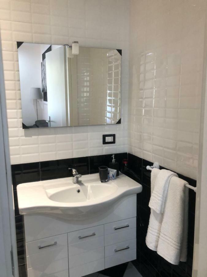 Appartamento Camaldoli House Milano Esterno foto